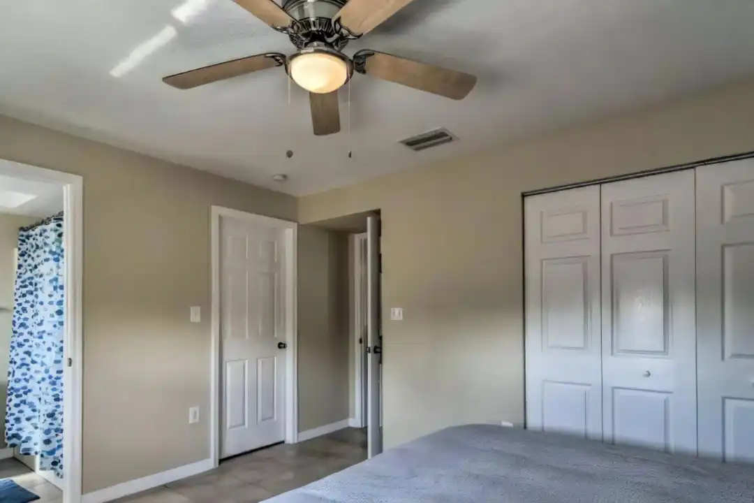 2704 2nd St - More