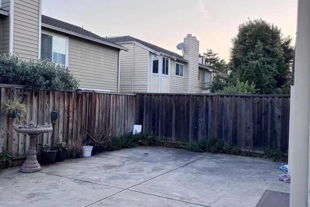 Apartment in Fremont - View 2