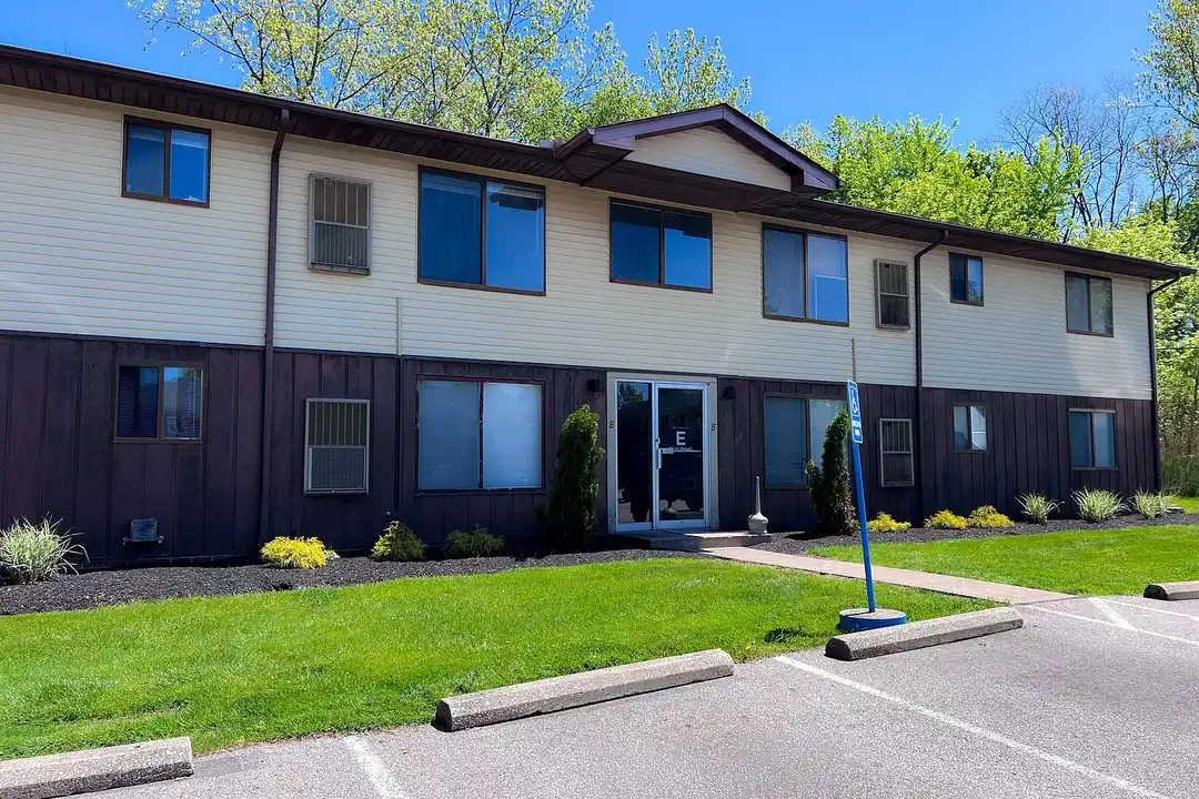 Hallwood Manor Apartments – photo 1 of 40