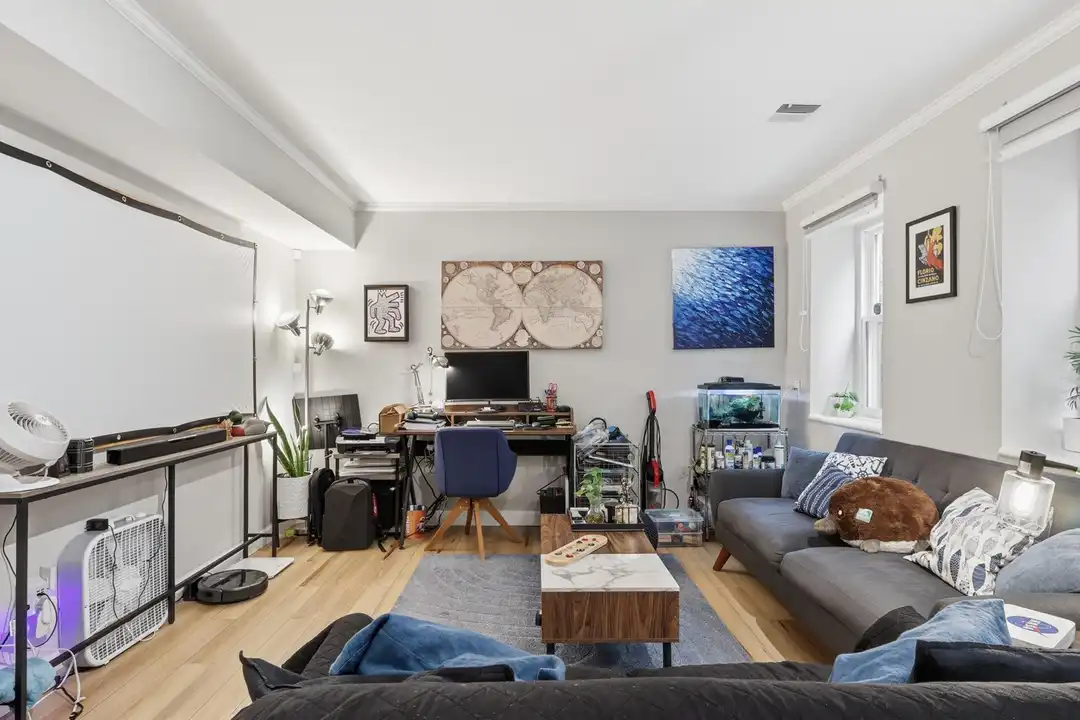 Apartment in Washington - View 5