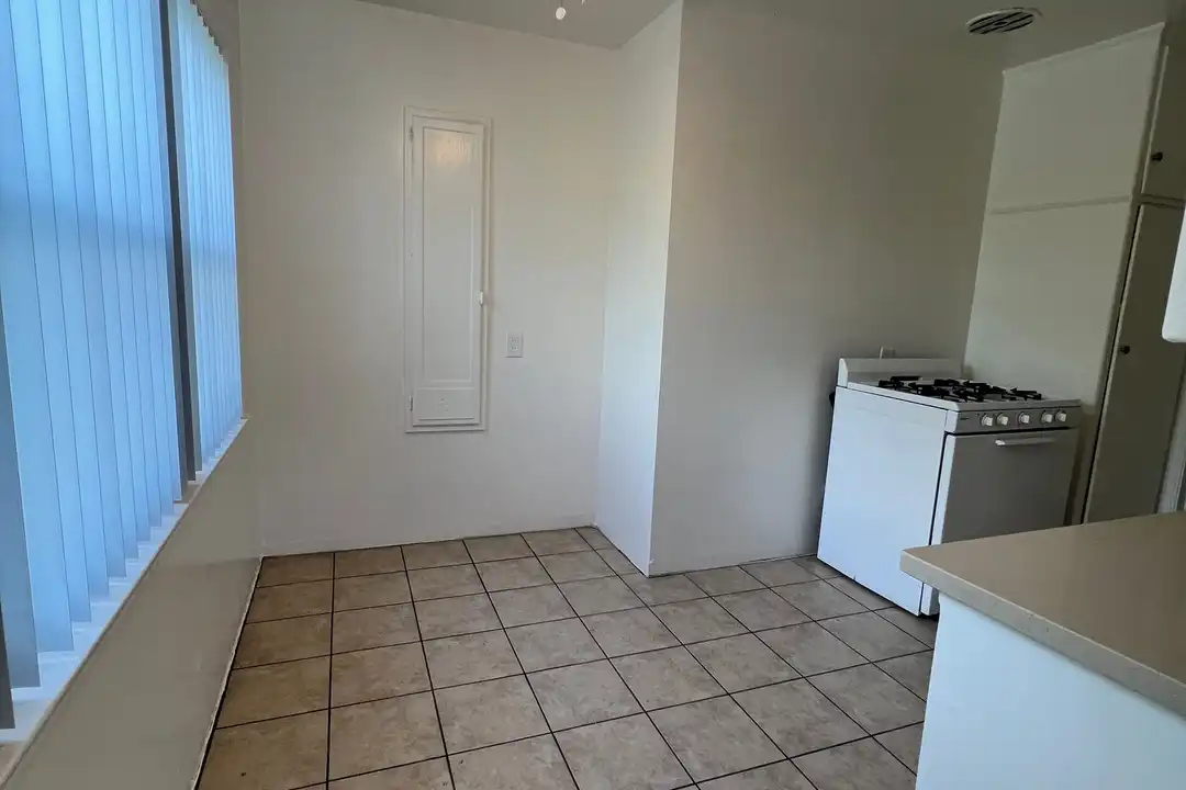 722 E Carson St unit 4 - More