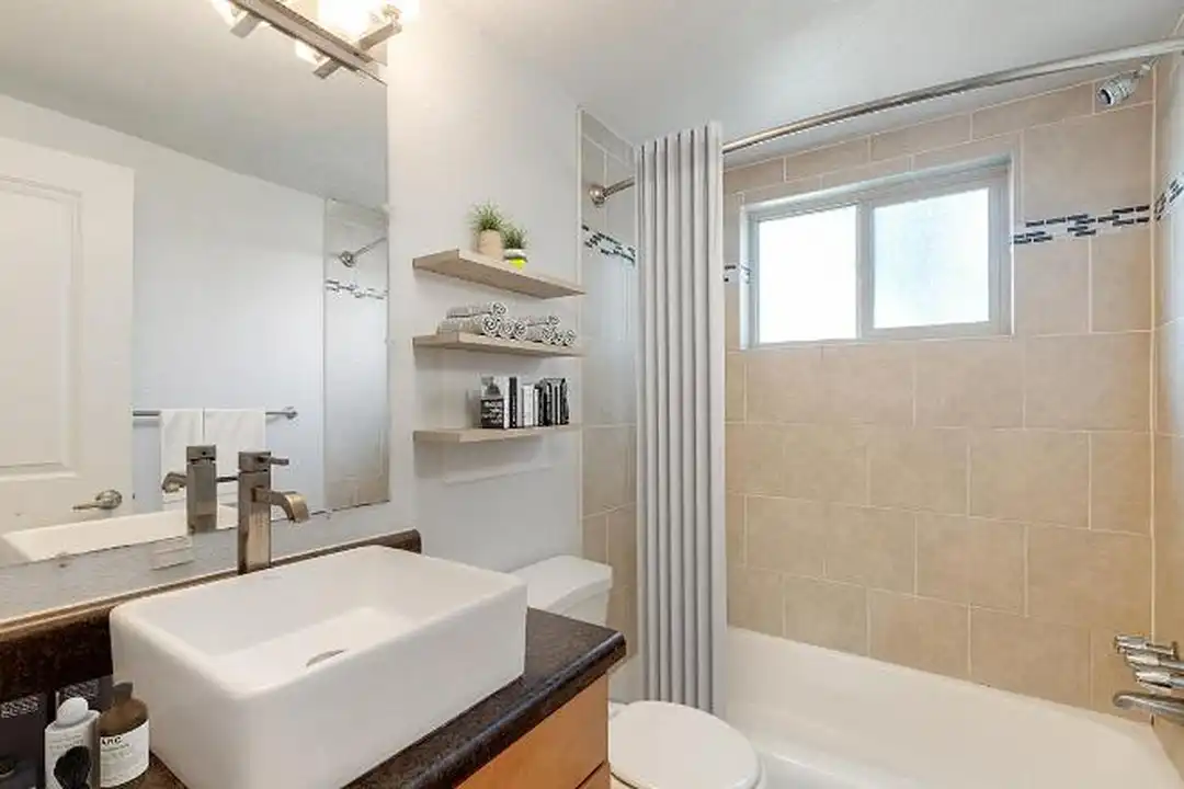 410 Delaware St – pohled 5