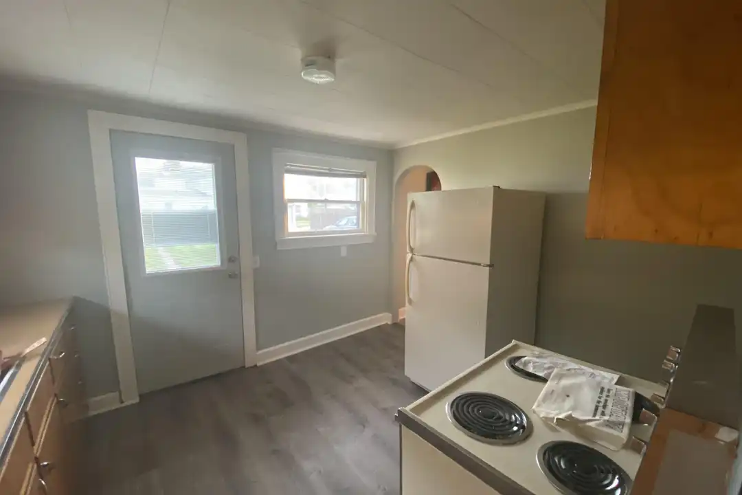 359 E Ohio Ave – photo 1 of 8