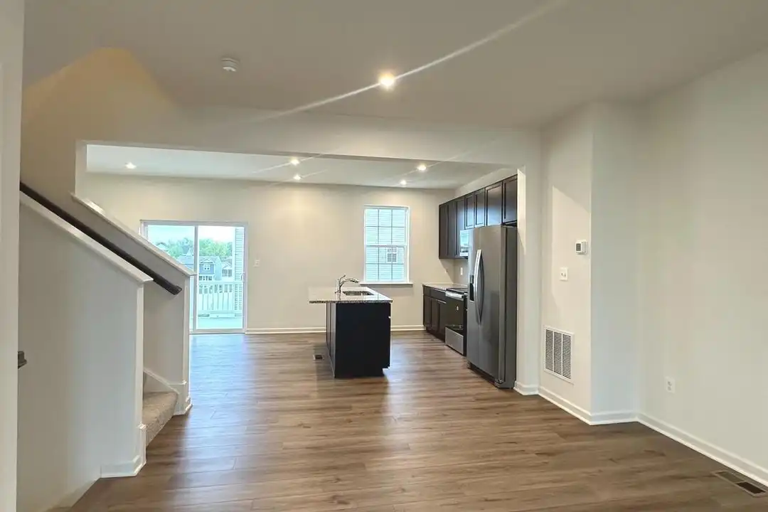 Apartment in Falling Waters - More