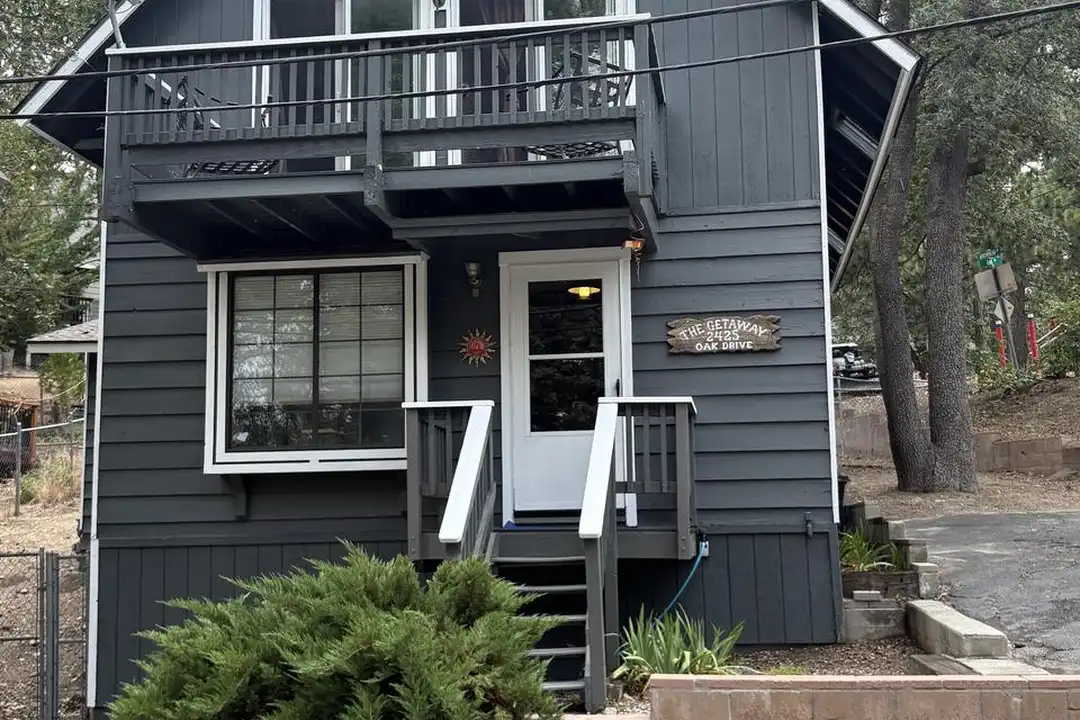 2425 Oak Dr – photo 1 of 18