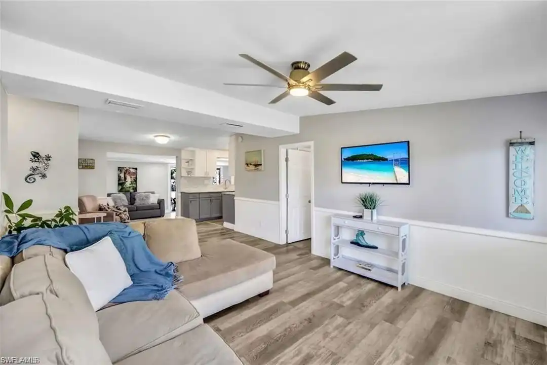 2047 Harbor Ln - View 2