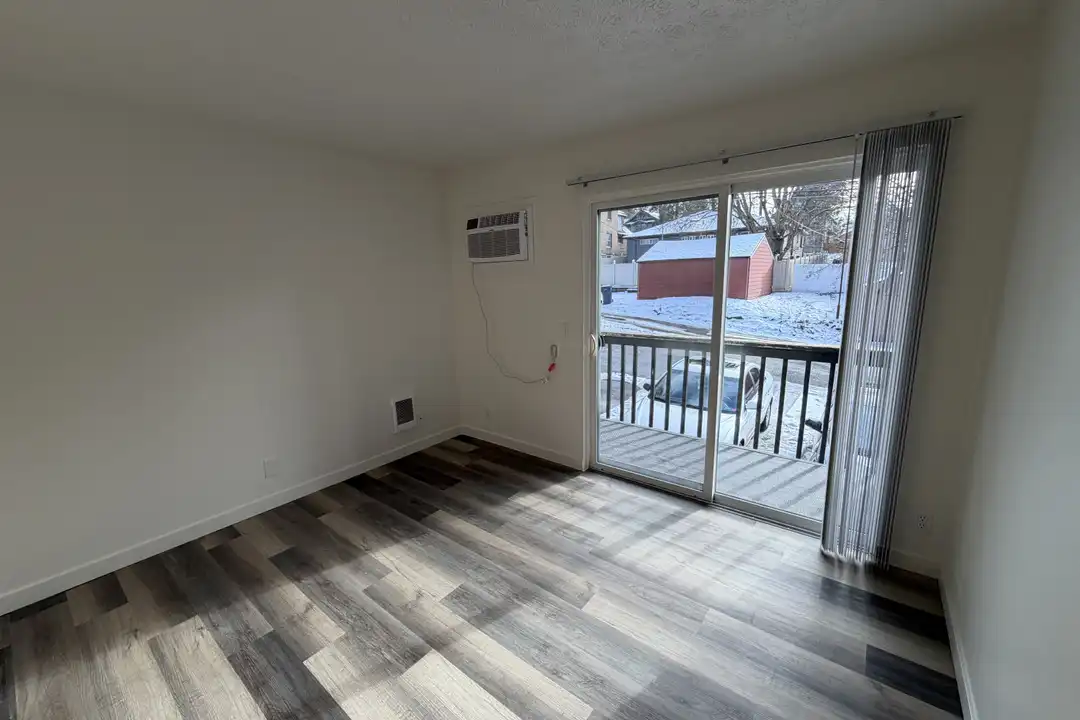 1119 W 11th Ave unit 5 – photo 1