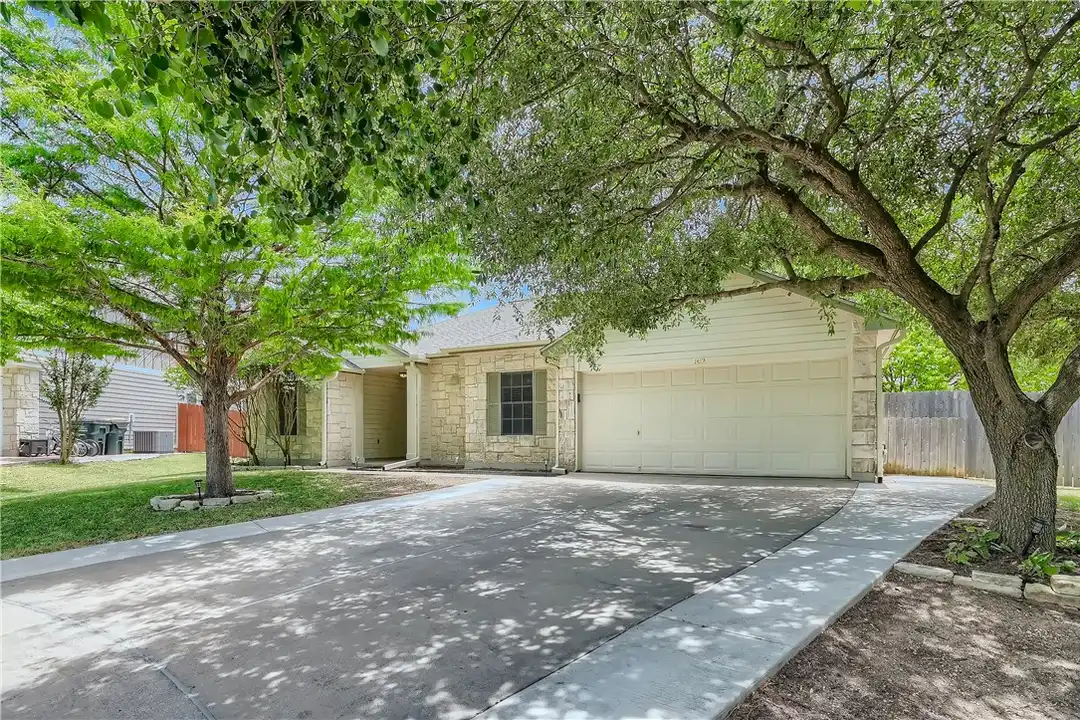 102 Osage Ct - View 3
