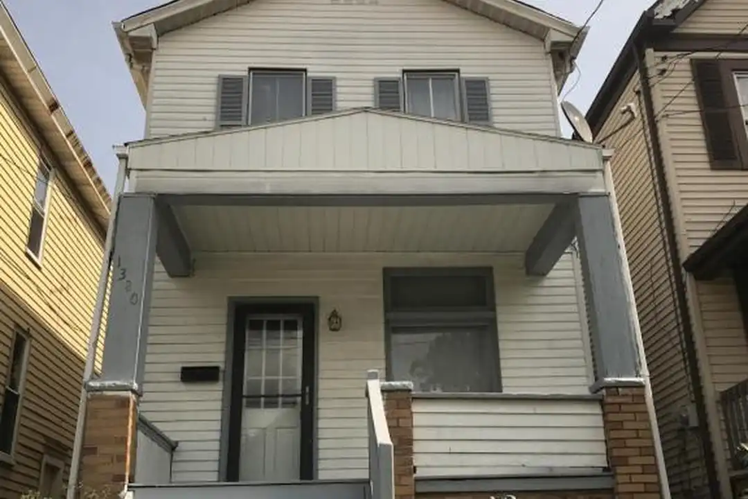 1320 4th Ave – photo 1 of 12