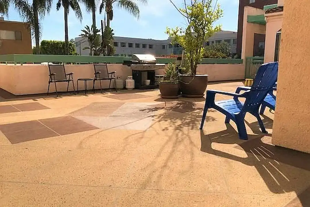 Courtyard at Sherman Oaks - View 6