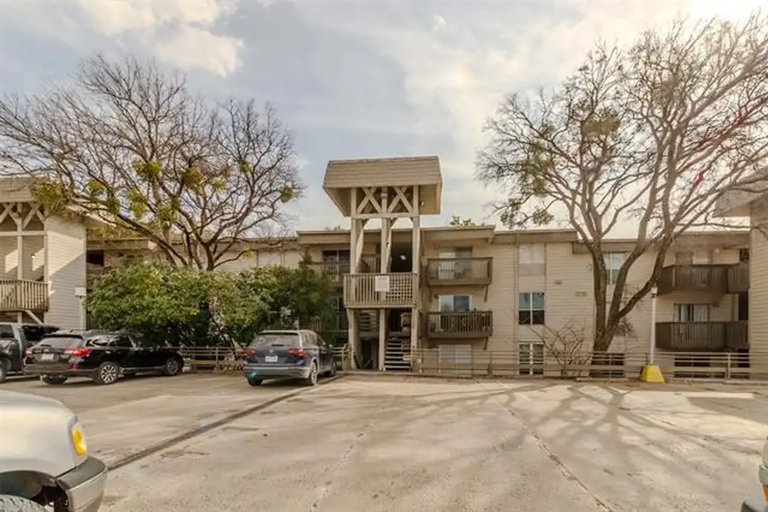 Apartment in Dallas - View 3