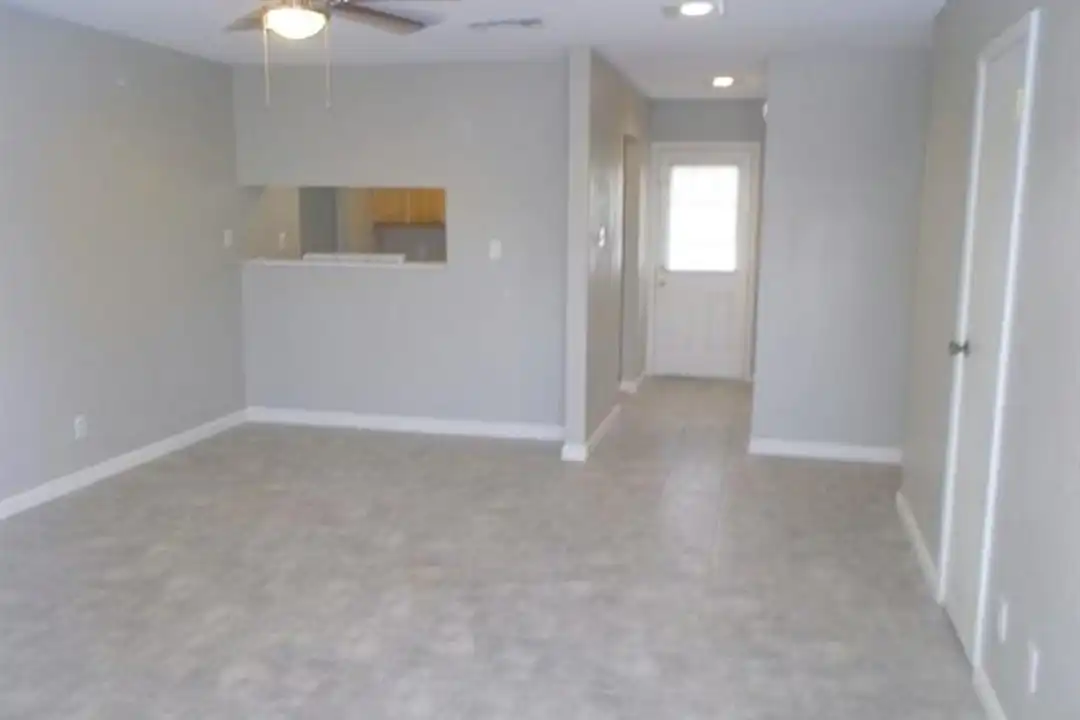 1502 Cardinal Dr - View 2