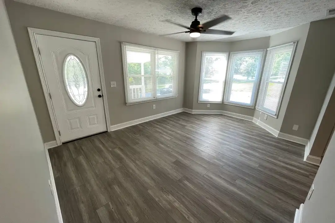 117 Clark Station Rd - More