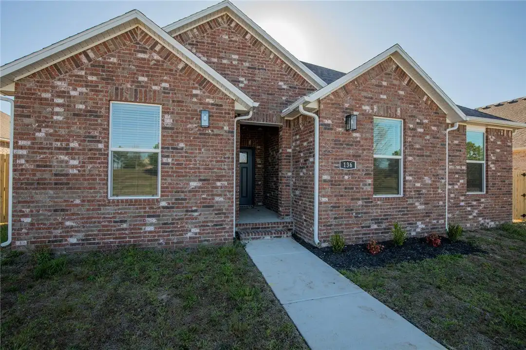 136 S Broyles Ave – photo 1