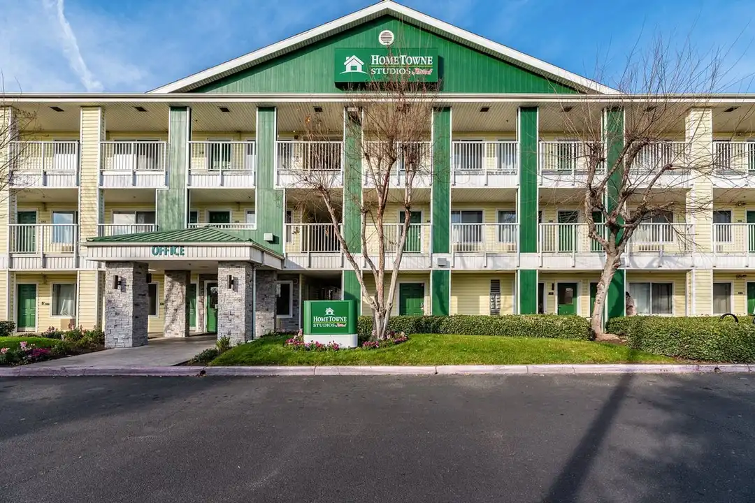 3460 W Shaw Ave unit 102 – photo 1