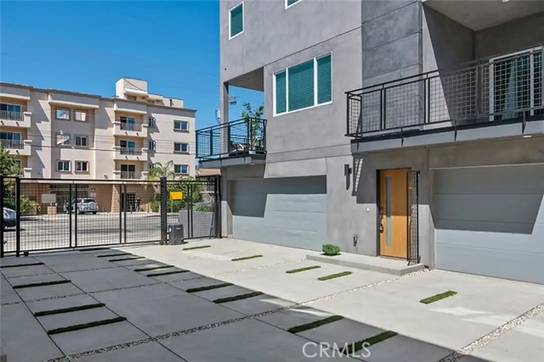 13538 Vanowen St unit 5 - View 2