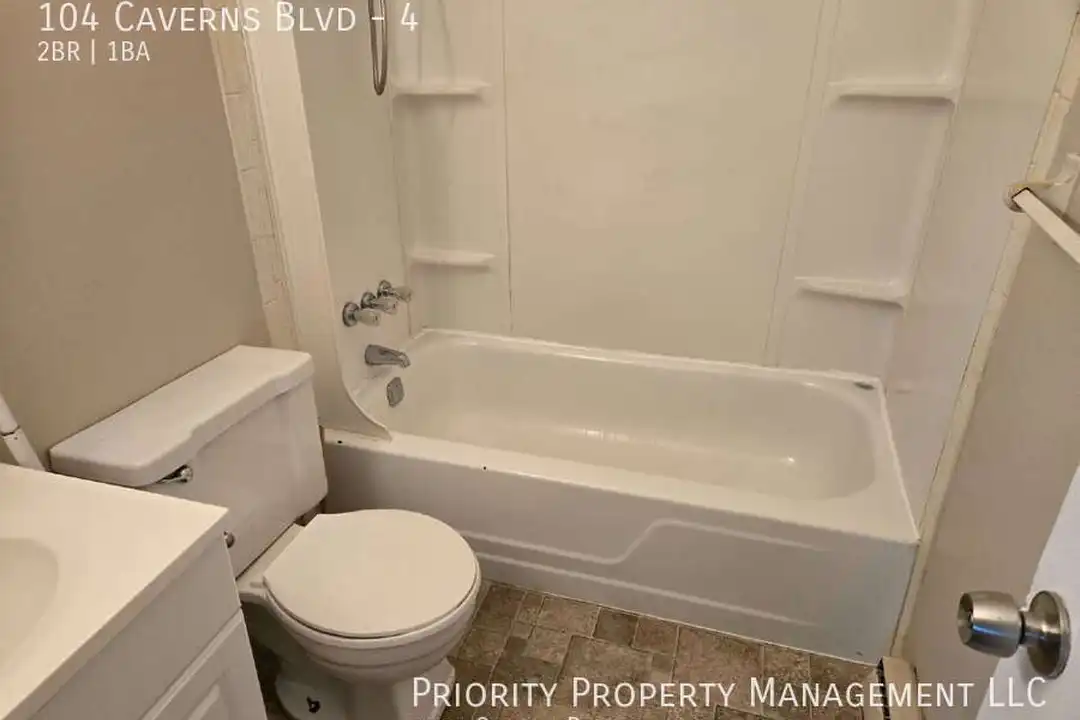 104 Caverns Blvd - More