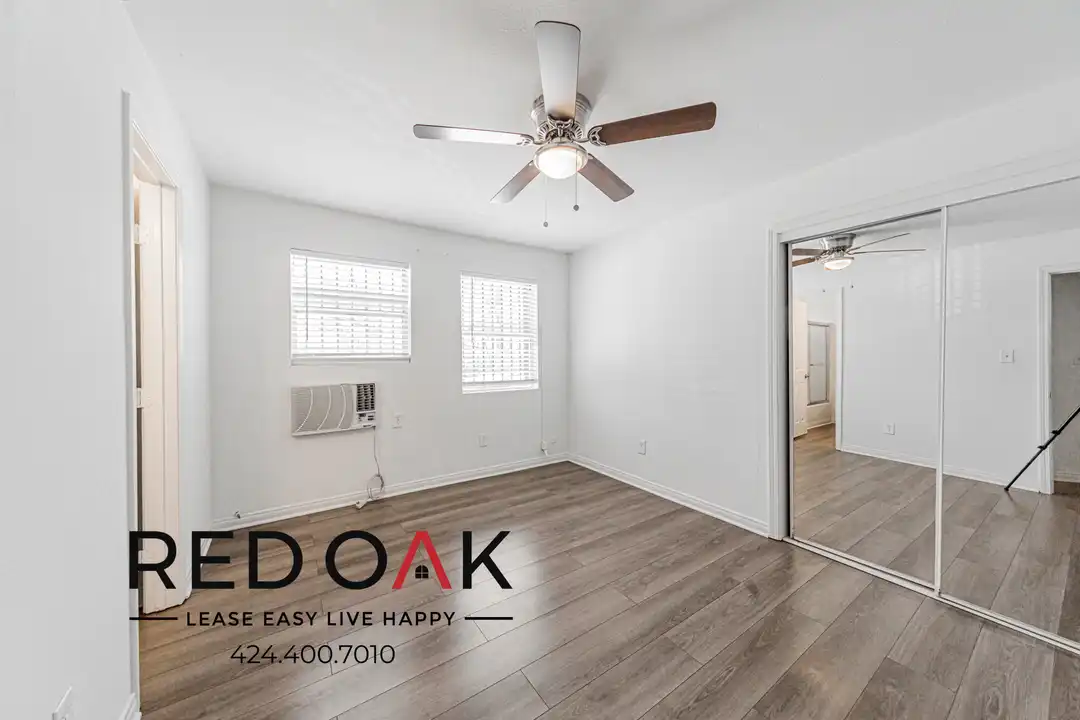 1032 Normandie Ave - View 3