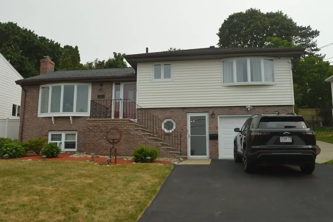 152 Sewall Ave unit 1 – photo 1 of 11