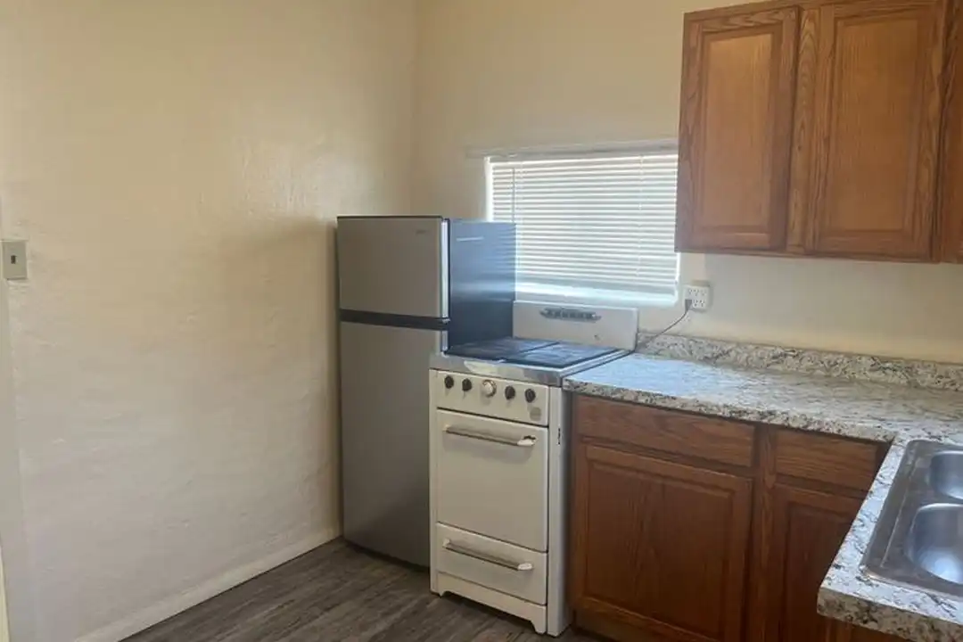 1633 N Sycamore Blvd unit 3 - View 2