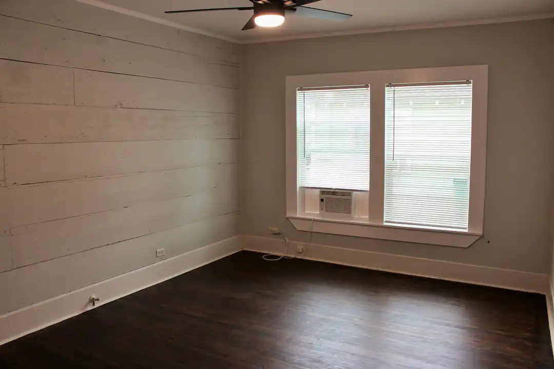 1003 N Park St - More