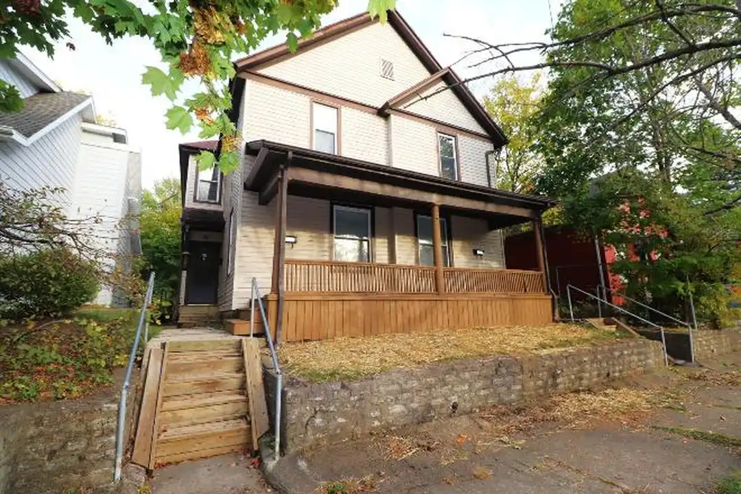 421 S 7th St - View 2