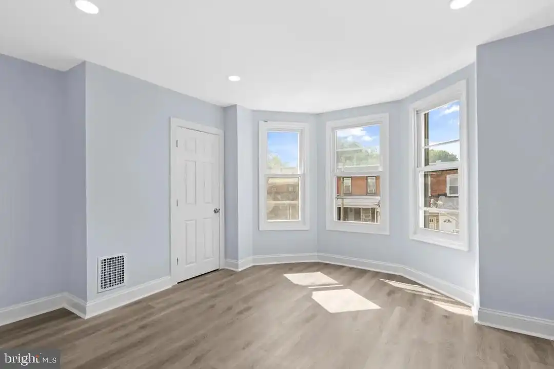 5919 N Norwood St - View 6