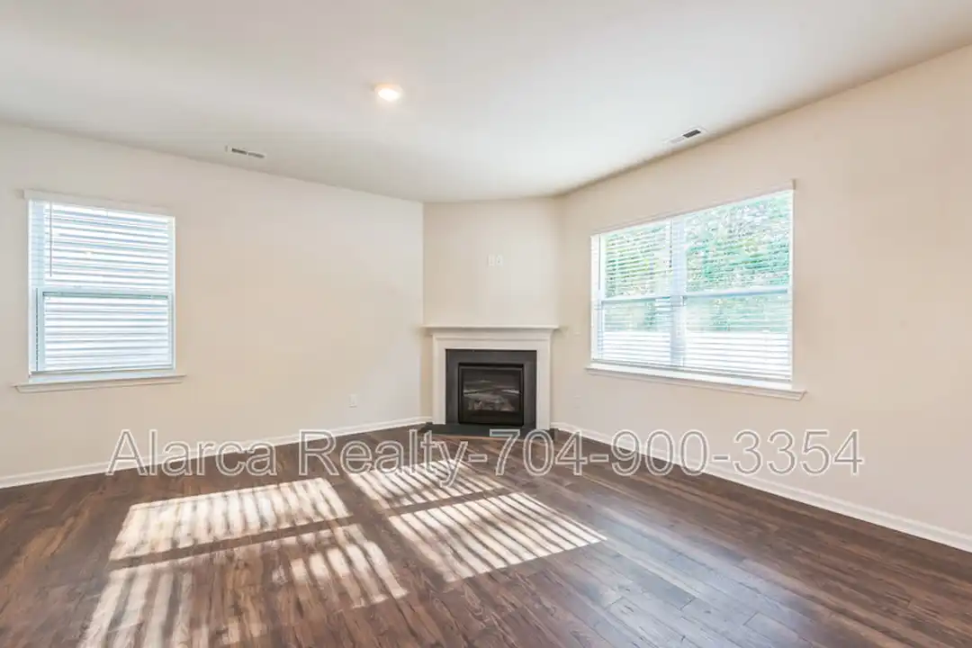 House in Charlotte, Mecklenburg - View 5