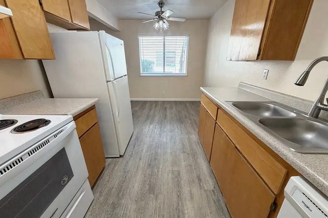 Granada Apartments - View 5