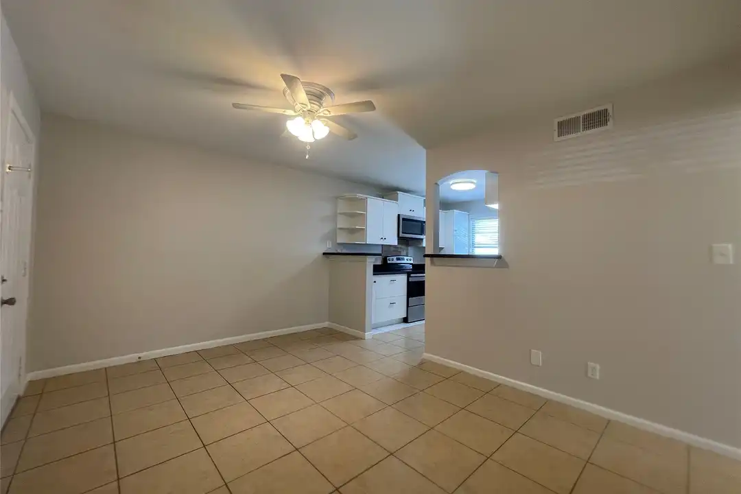 Apartment in Houston, Houston Heights - View 3
