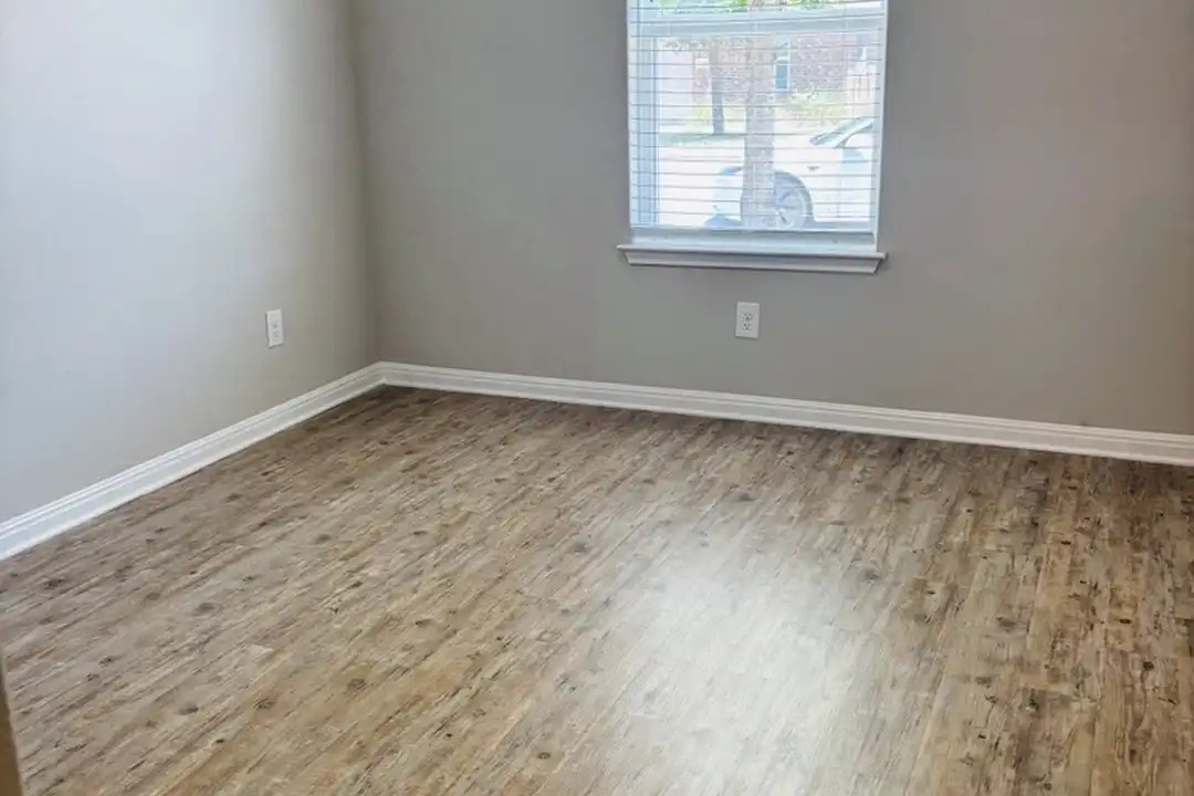 1414 Walden Pond Dr - View 4