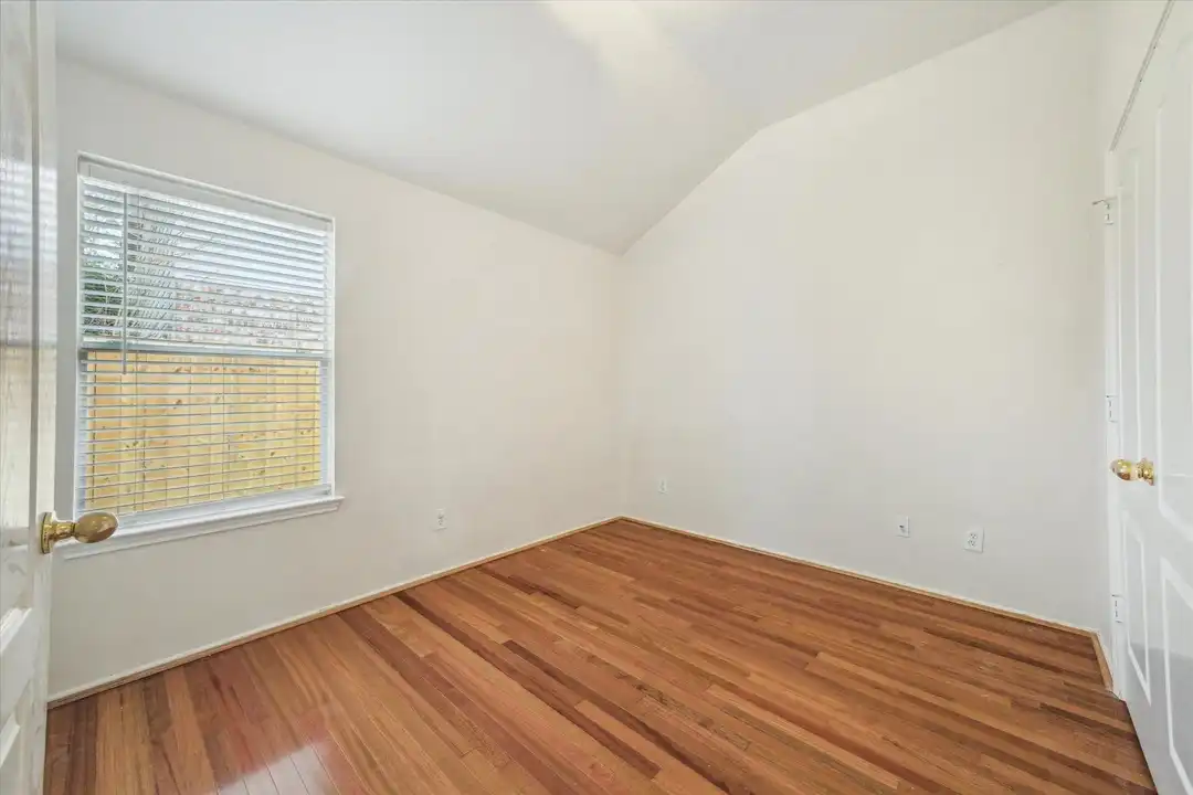 9721 Cottage St - View 5