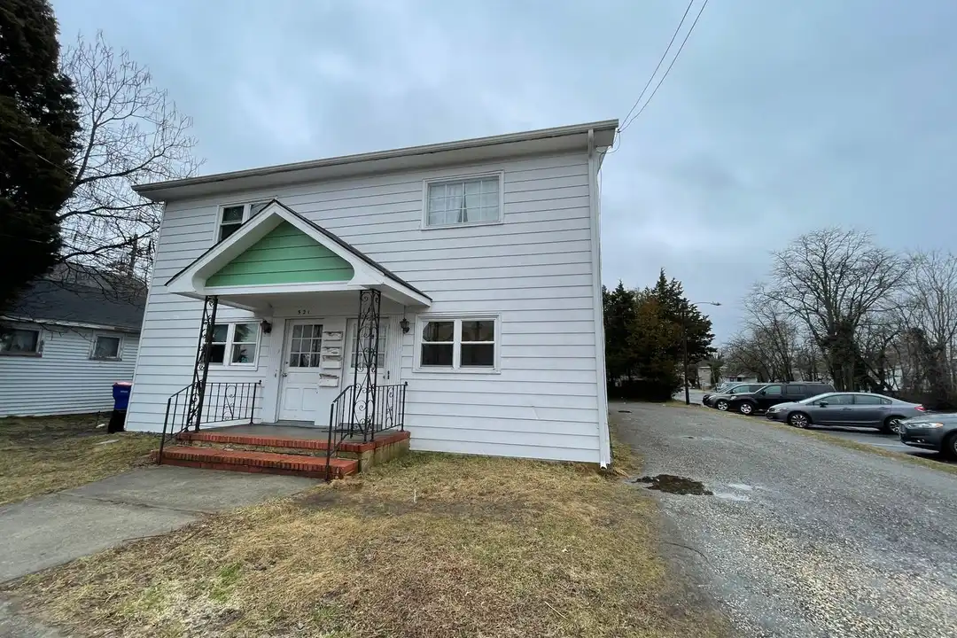 521 E Broad St unit 521 E Broad St - Apt A – photo 1 of 26