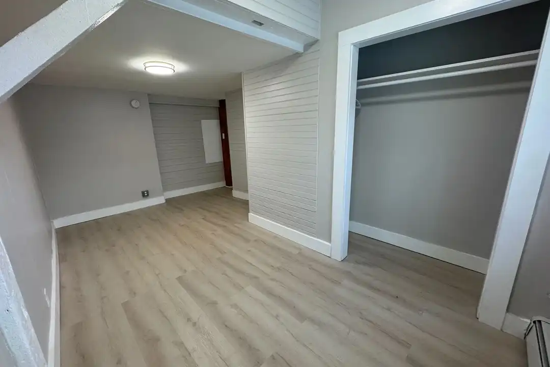 16 Glidden St unit 6 - View 4