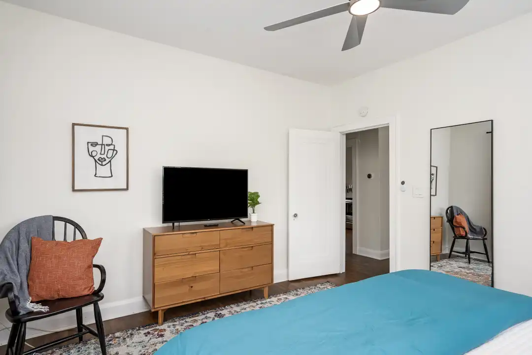 1202 20th St W unit Upper Unit B - More