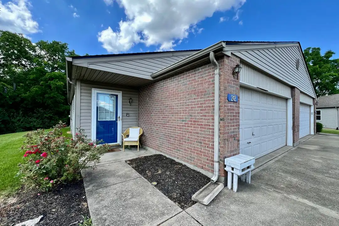 242 Overbrook Ct – photo 1 of 25