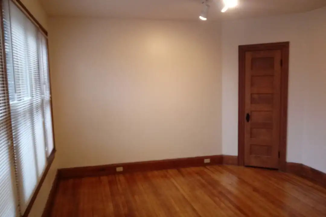 Apartment in Covington - More