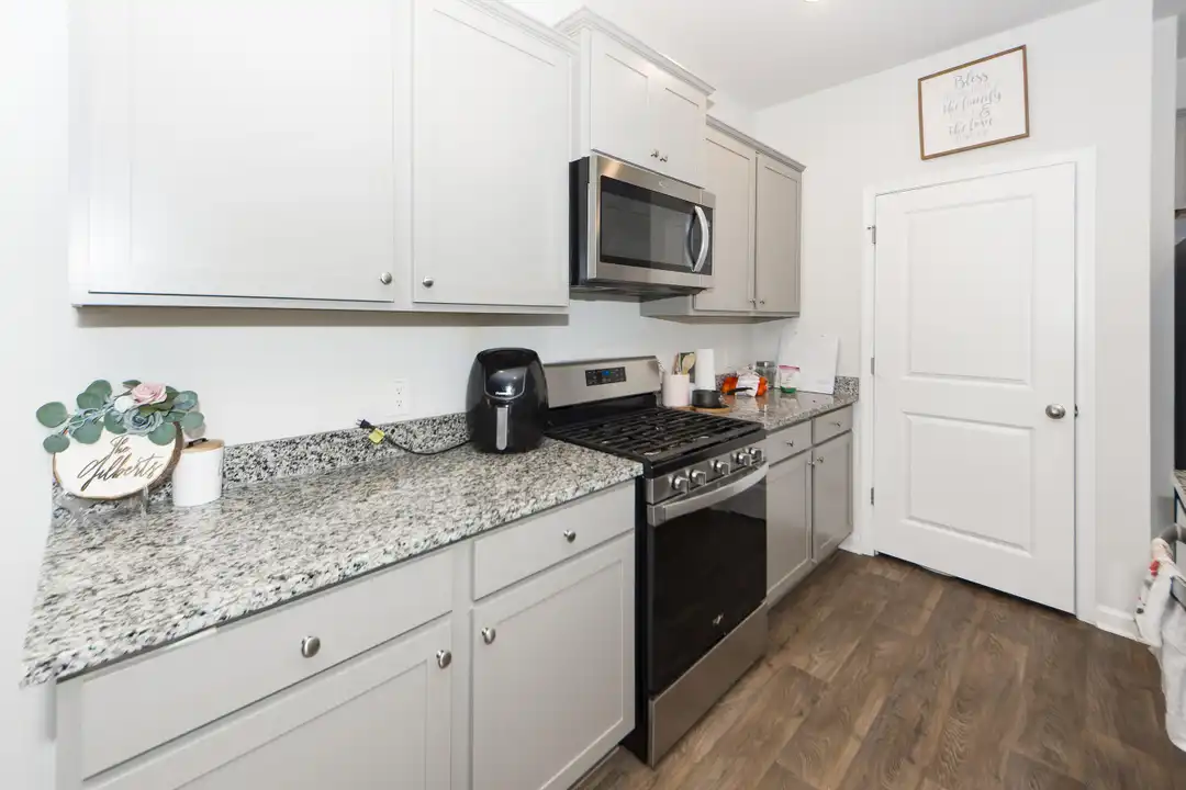 493 Cedarview Rd - View 5