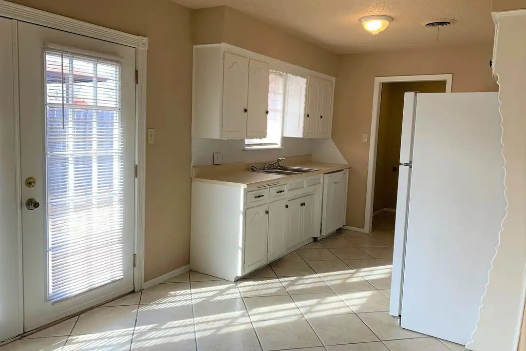 1001 SE Alta Ln - View 6