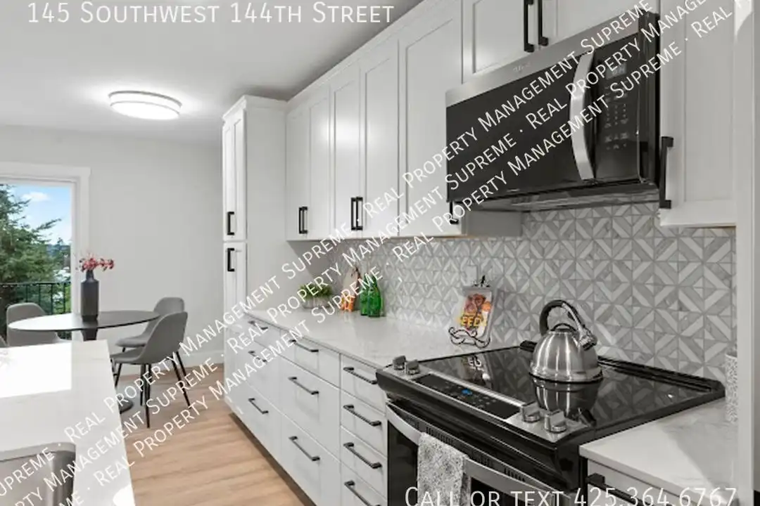 Apartment in Burien - View 5