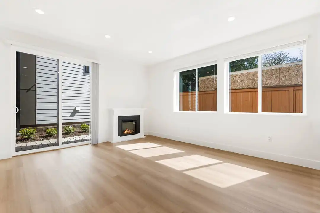 Apartment in Kirkland - View 2