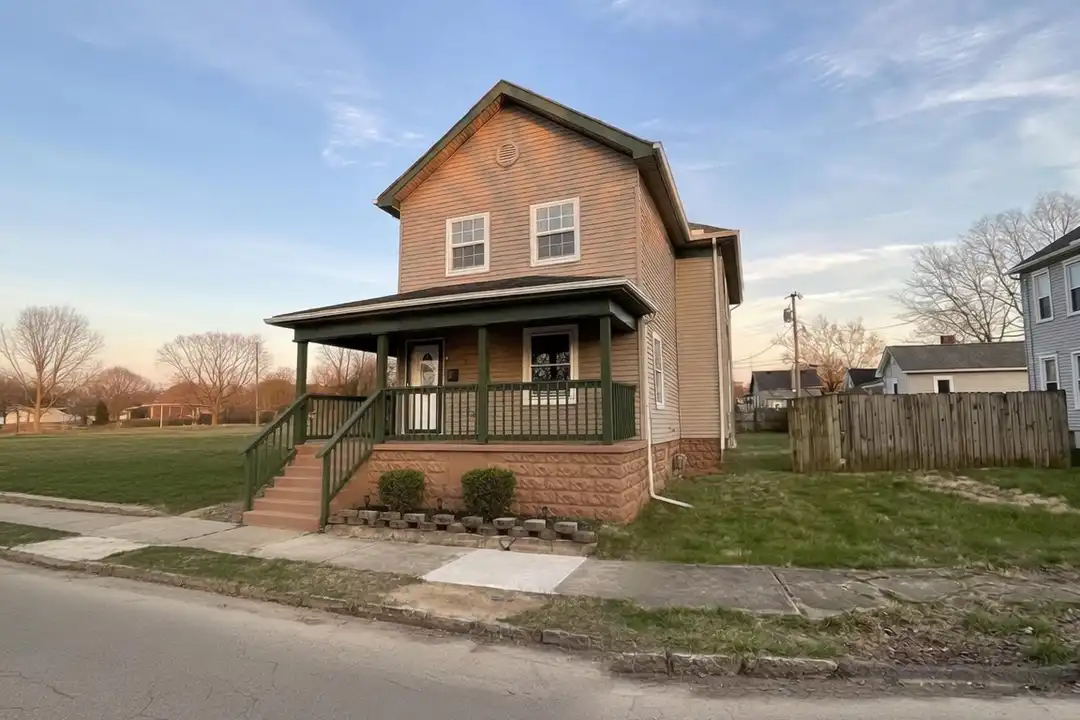 332 E Lincoln St – photo 1