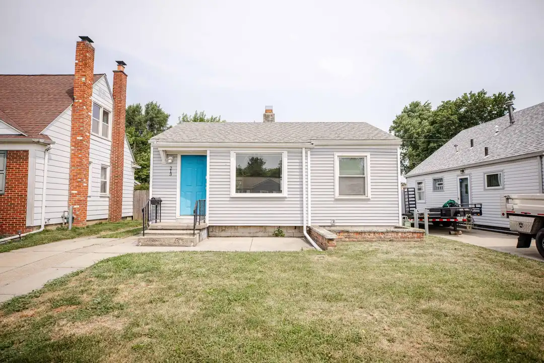 213 Warrington Rd – photo 1