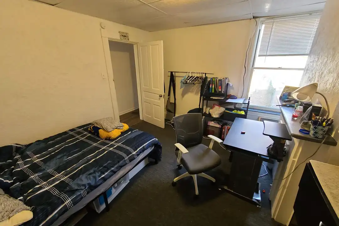 311 Lawn St - More