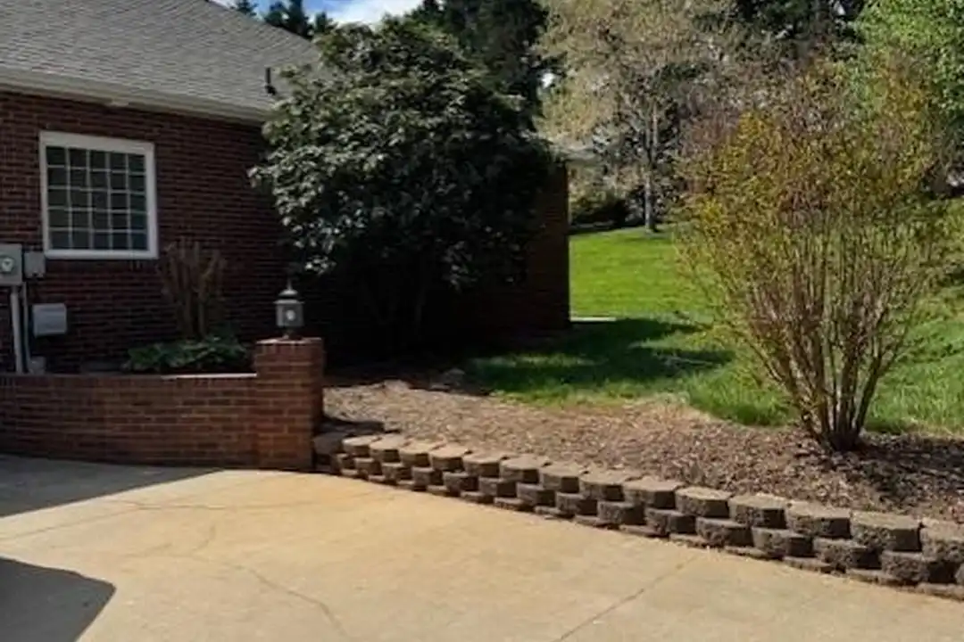 186 Chesterfield Dr - View 2