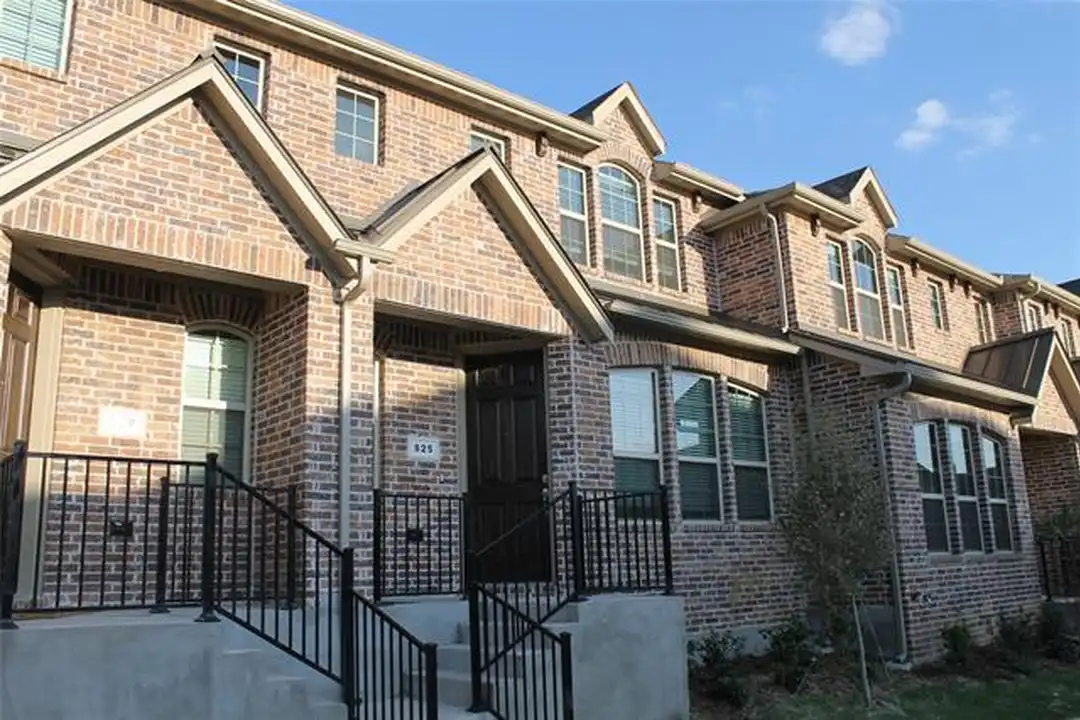 825 Ben Ln - View 2