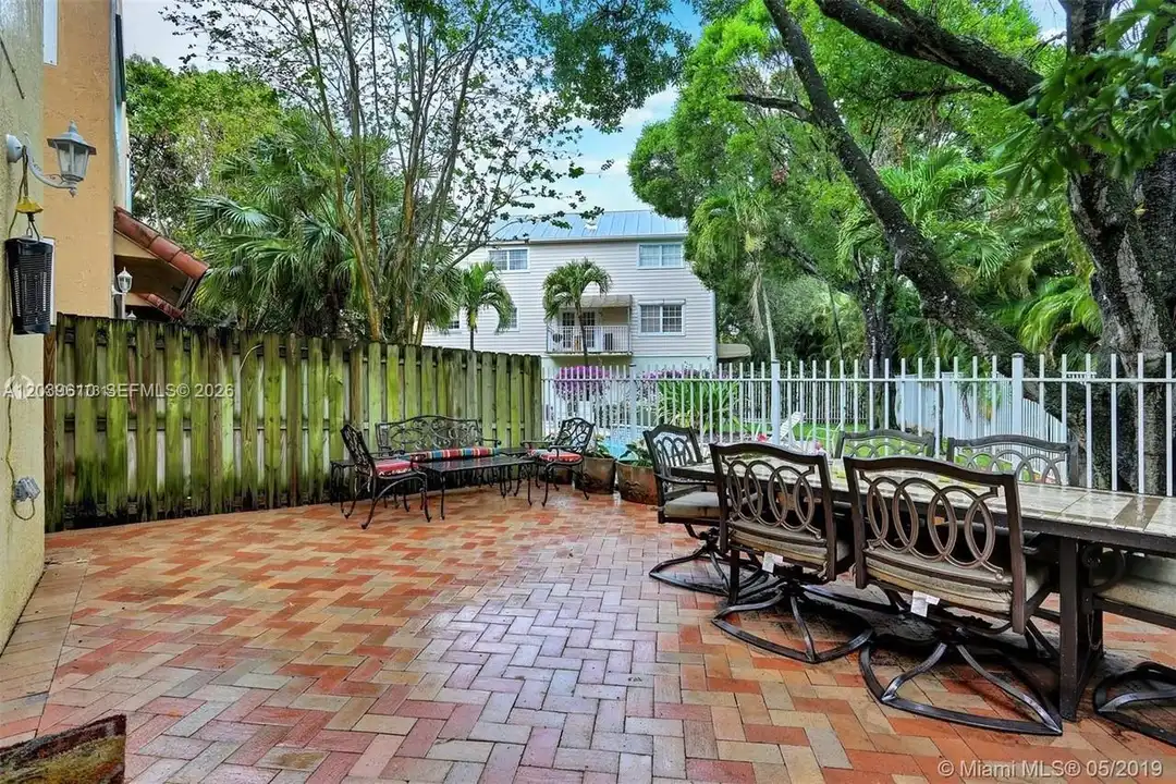409 SW 5th St unit 1 - View 6