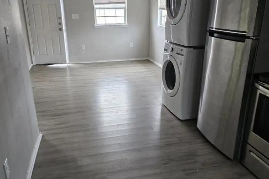 2115 Waco St unit G - View 4