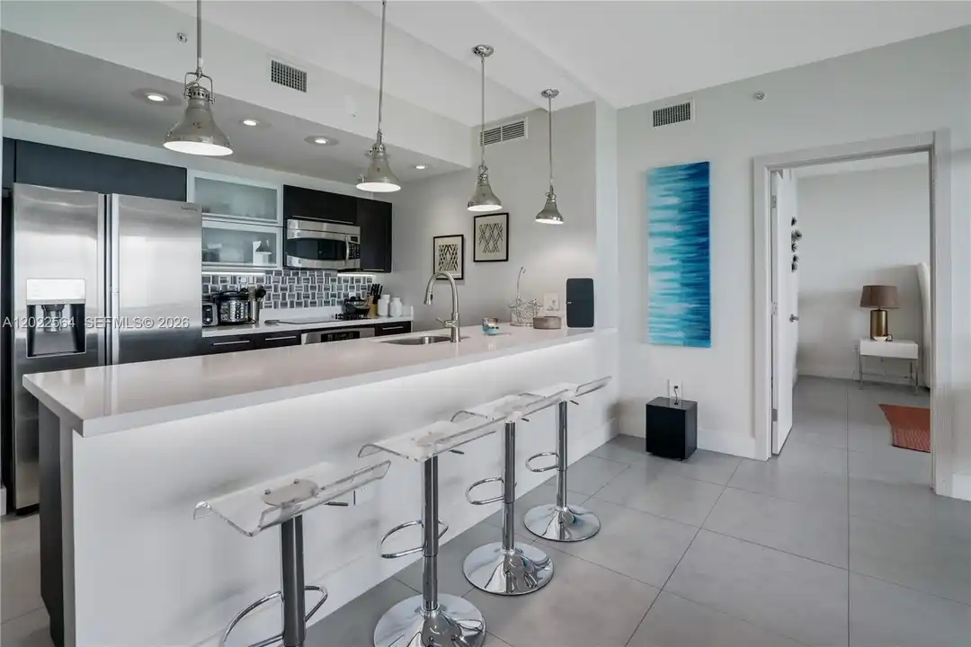 Apartment in Miami - View 3