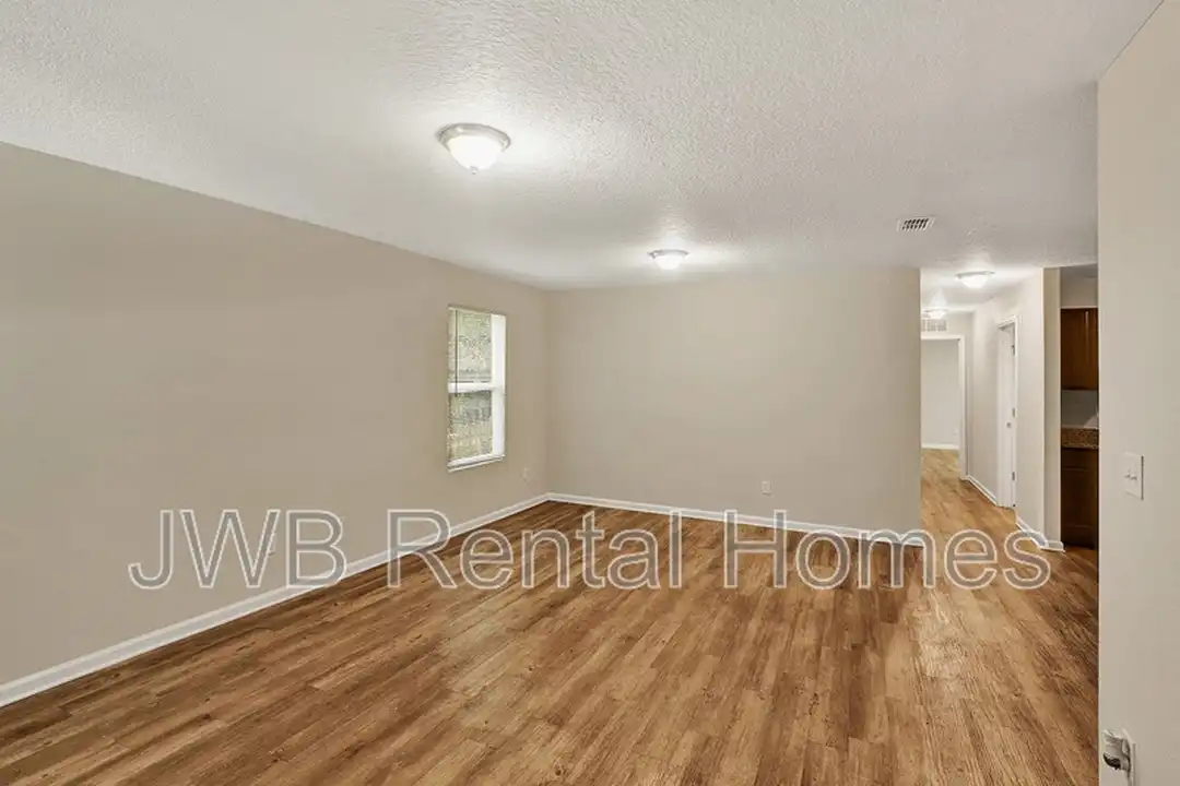 5658 Doeboy St – pohled 4
